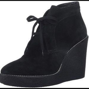 NWT size 7 Aquatalia Suede Ankle boot platform